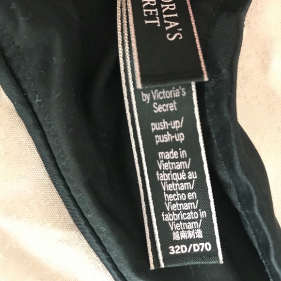 Black Satin Victoria’s Secret push up bra - Picture 5 of 5